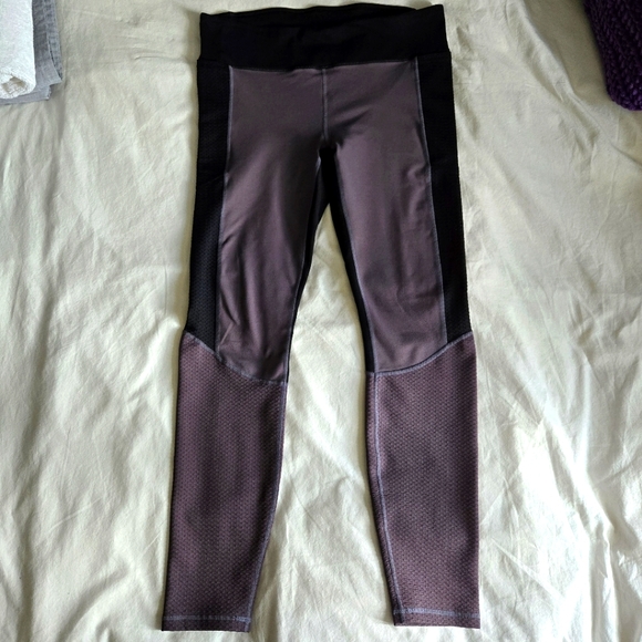 Fabletics Mid-Rise Pocket Legging Size M Used Gray/Black - Picture 5 of 6